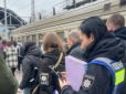 Боровся за життя 5 днів: Помер 12-річний хлопчик, який виліз на електричку в Києві