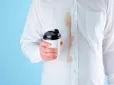 Все просто! Як вивести кавові плями з білого одягу
