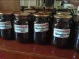 Все просто! Як видалити липкі етикетки з банок і свічок за хвилину