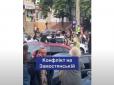 На місці інциденту утворився великий затор: У Вінниці натовп 