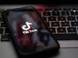 Батькам на замітку: TikTok рекомендує дітям порнографію, незважаючи на вікові обмеження