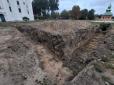 Спадок перлини Русі невиправно пошкоджено: У Переяславі зруйнували культурний шар ґрунту, археологи виловлюють хаотично перемішані поховання, князівські печатки, давньоруську кладку і пізніші артефакти