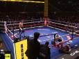 Лікарям довелося застосувати кисневу маску: Колишній чемпіон ледь не загинув унаслідок безжального нокауту (відео)