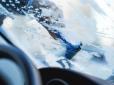 Може тріснути! Ніколи не розморожуйте так лобове скло авто