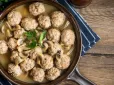 Це така смакота! Фрикадельки у грибному соусі - ідеальний варіант страви