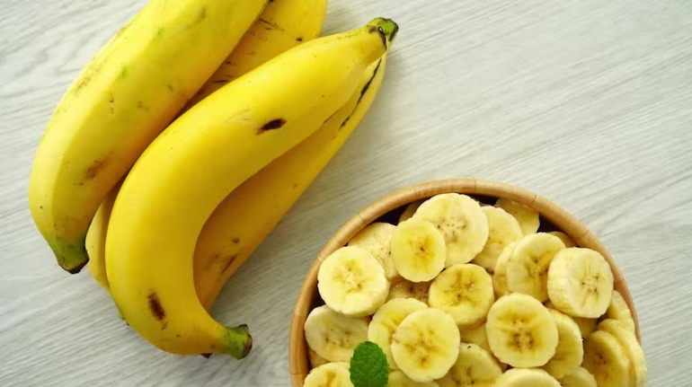 ТОП-6 продуктів, з якими не можна їсти банани